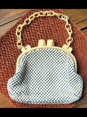 Vintage Whiting & Davis Alumesh Metal Mesh Handbag Cream Plastic Frame 1940s